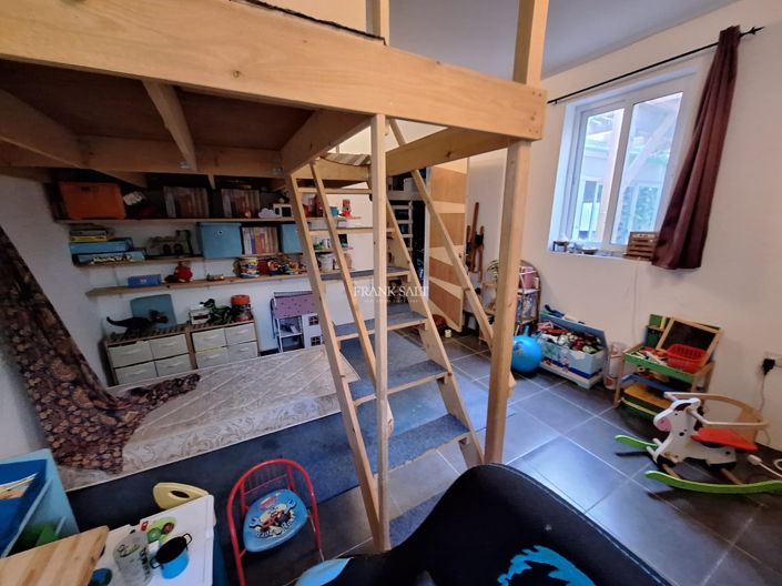 Image No.9-2 Bed Property for sale