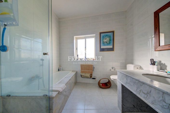 Image No.18-3 Bed Townhouse for sale