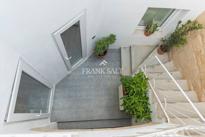 Image No.6-2 Bed Townhouse for sale