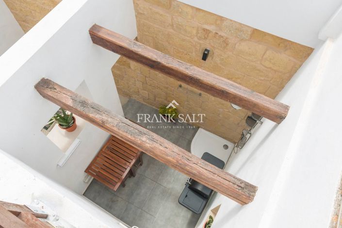 Image No.8-2 Bed Townhouse for sale