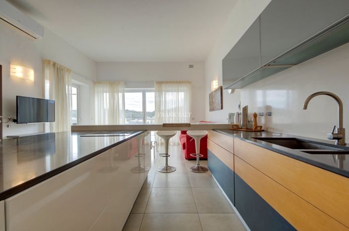 Image No.10-3 Bed Property for sale