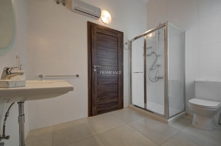 Image No.24-3 Bed Property for sale