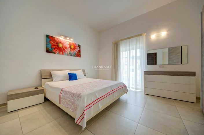 Image No.27-3 Bed Property for sale