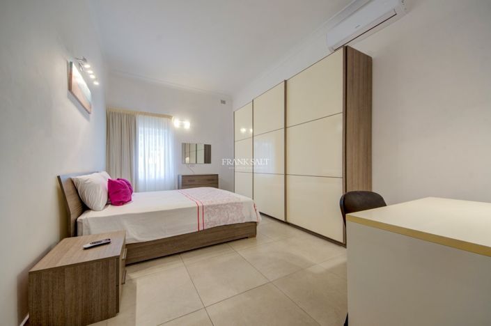 Image No.28-3 Bed Property for sale