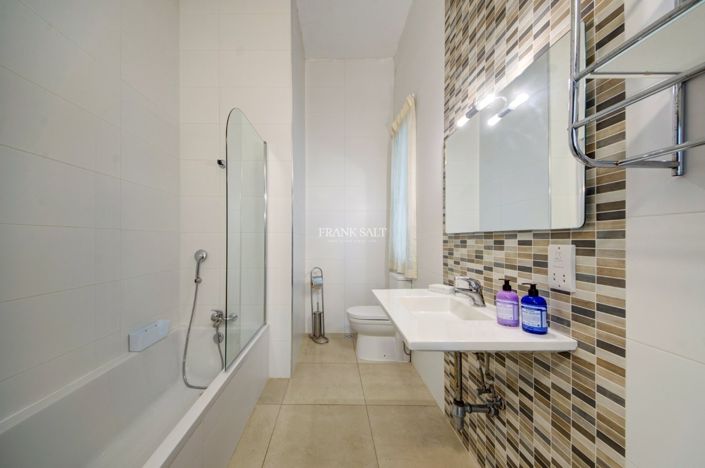 Image No.30-3 Bed Property for sale