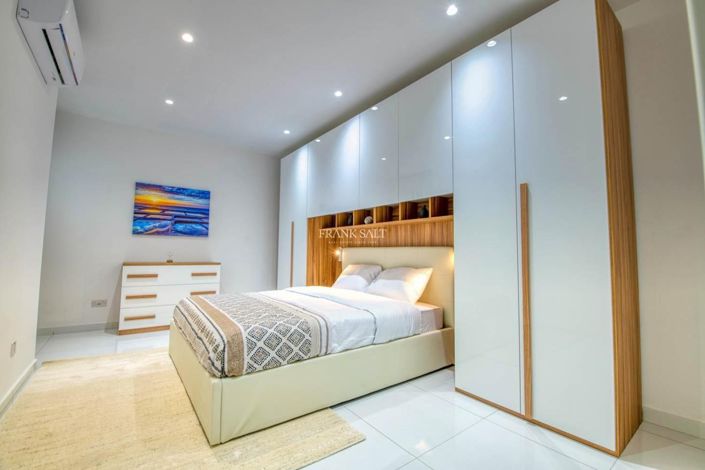 Image No.10-3 Bed Property for sale