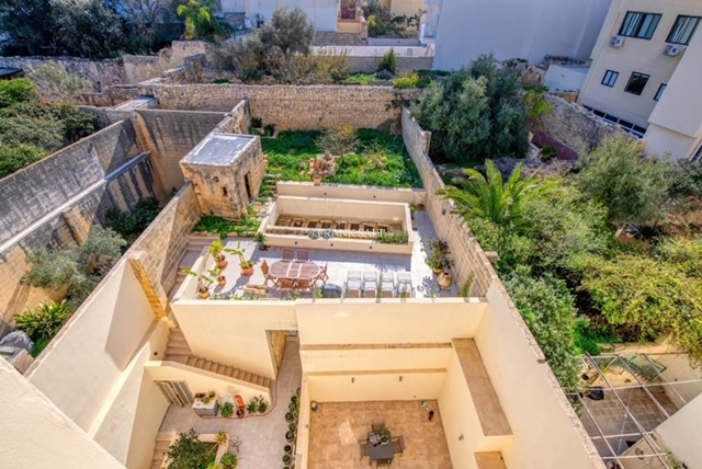 Image No.14-3 Bed Property for sale