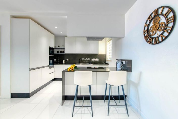 Image No.6-3 Bed Property for sale