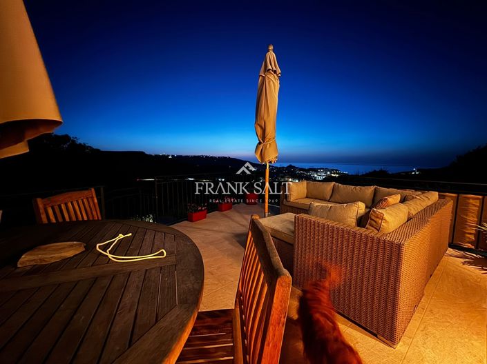 Image No.19-4 Bed Farmhouse for sale