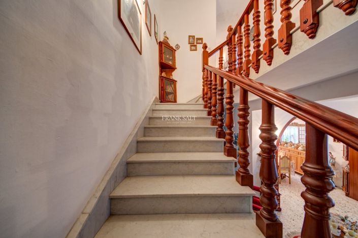 Image No.9-3 Bed Property for sale