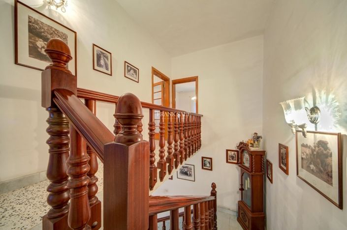 Image No.10-3 Bed Property for sale