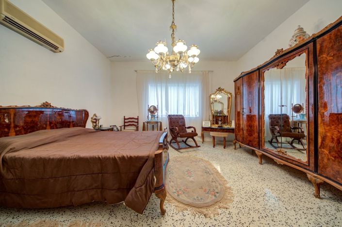 Image No.15-3 Bed Property for sale