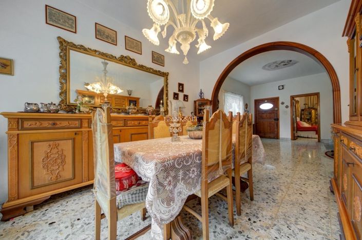 Image No.4-3 Bed Property for sale