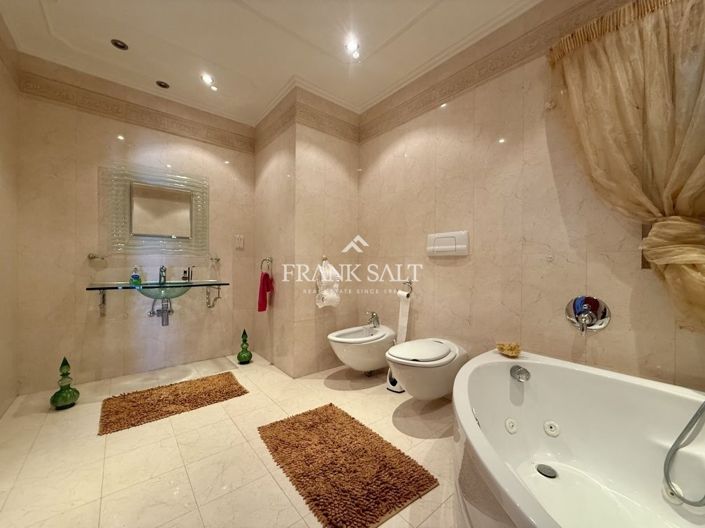 Image No.14-3 Bed Apartment for sale