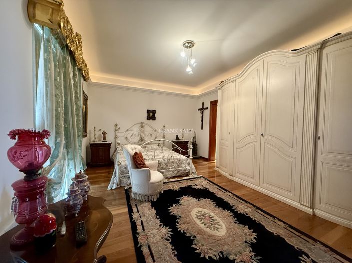 Image No.9-3 Bed Property for sale