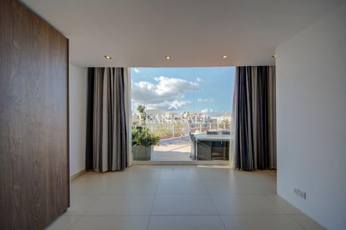 Image No.10-4 Bed Penthouse for sale