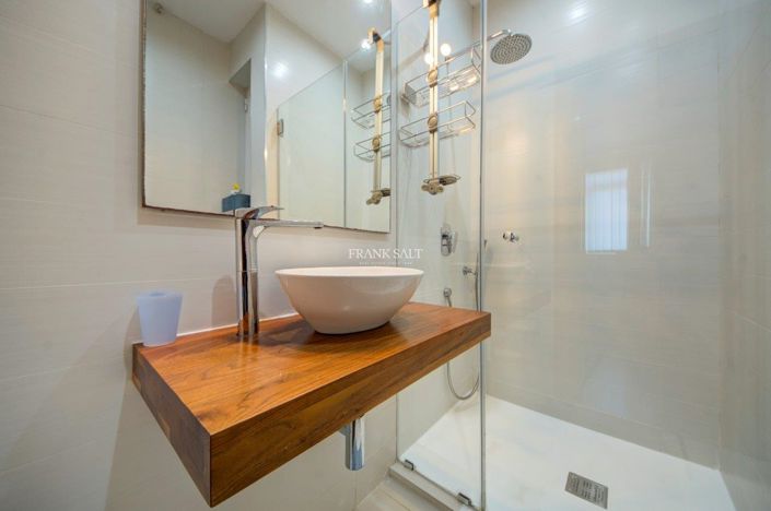 Image No.23-Propriété de 4 chambres à vendre à Sliema