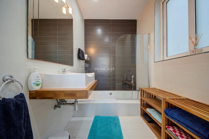 Image No.24-Propriété de 4 chambres à vendre à Sliema