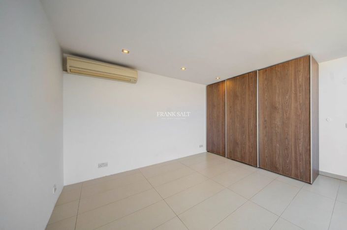 Image No.4-Propriété de 4 chambres à vendre à Sliema