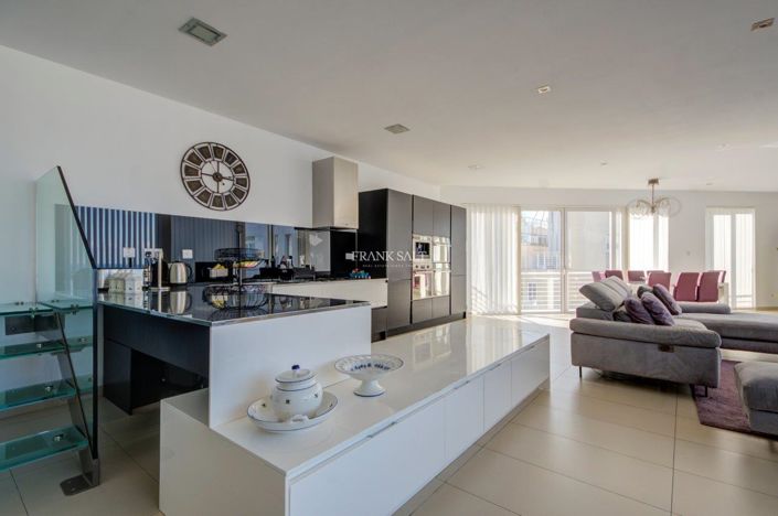 Image No.6-Propriété de 4 chambres à vendre à Sliema