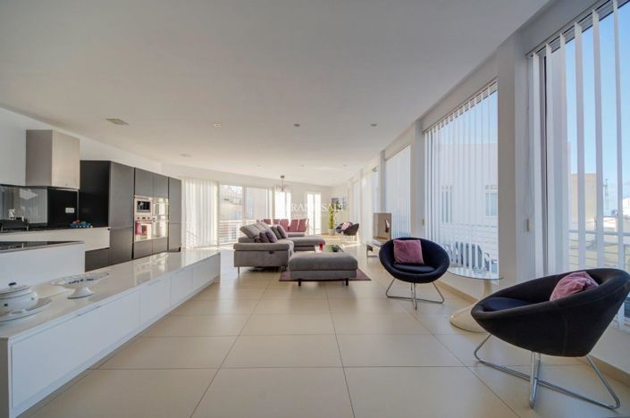 Image No.7-Propriété de 4 chambres à vendre à Sliema