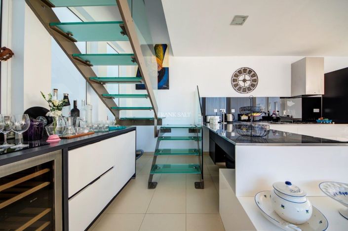 Image No.8-Propriété de 4 chambres à vendre à Sliema