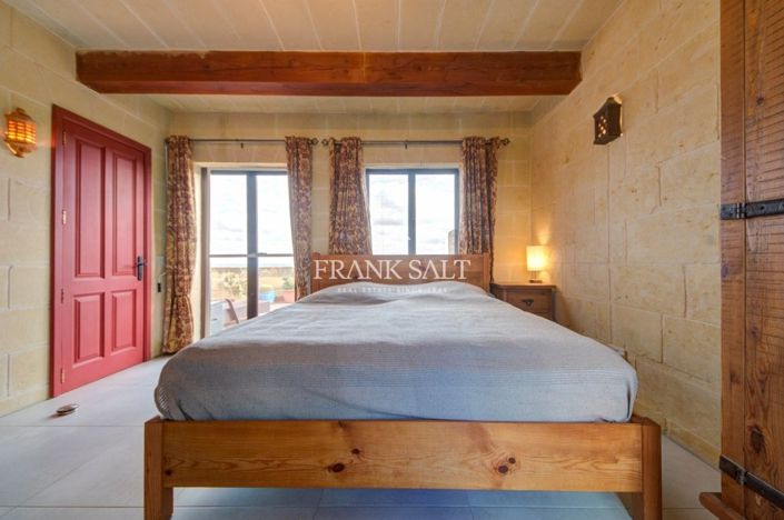 Image No.10-4 Bed Farmhouse for sale