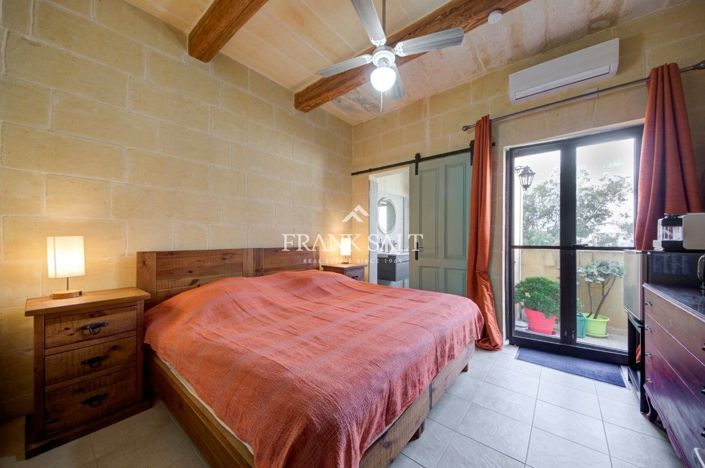 Image No.13-4 Bed Farmhouse for sale