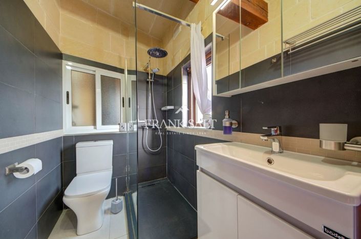 Image No.14-4 Bed Farmhouse for sale