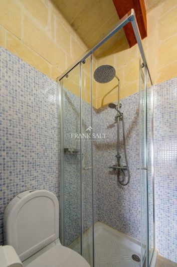 Image No.15-4 Bed Farmhouse for sale