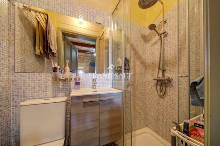 Image No.16-4 Bed Farmhouse for sale