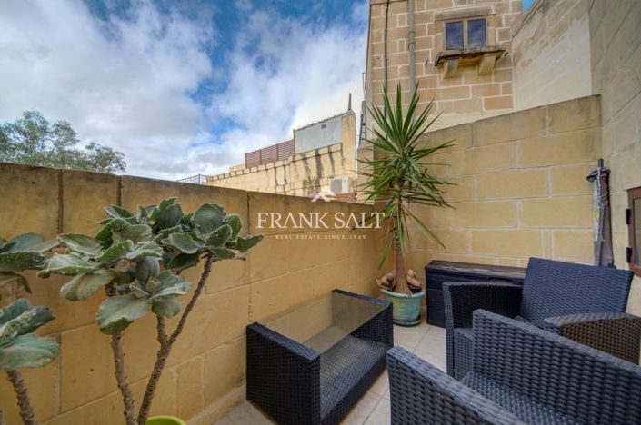 Image No.18-4 Bed Farmhouse for sale