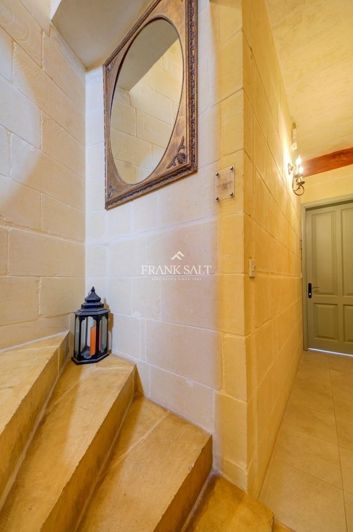 Image No.19-4 Bed Farmhouse for sale