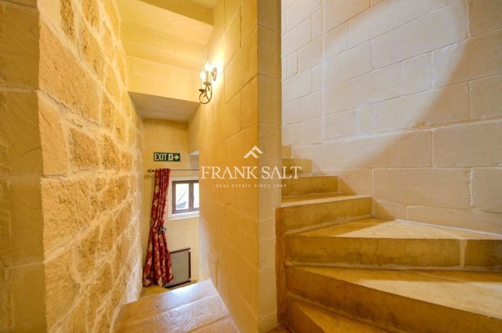 Image No.20-4 Bed Farmhouse for sale