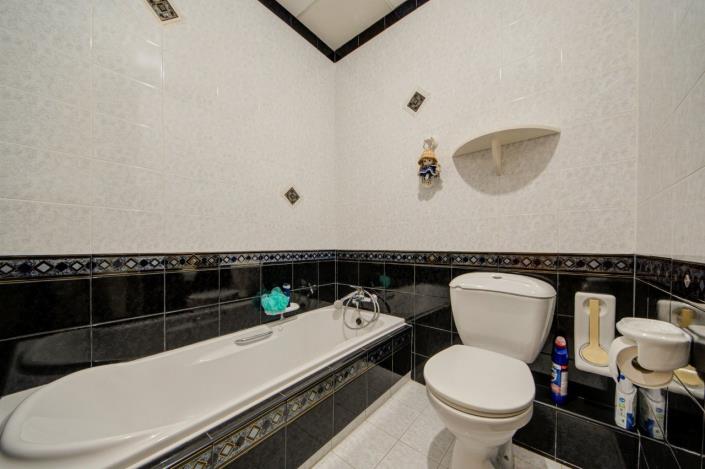 Image No.14-3 Bed Apartment for sale