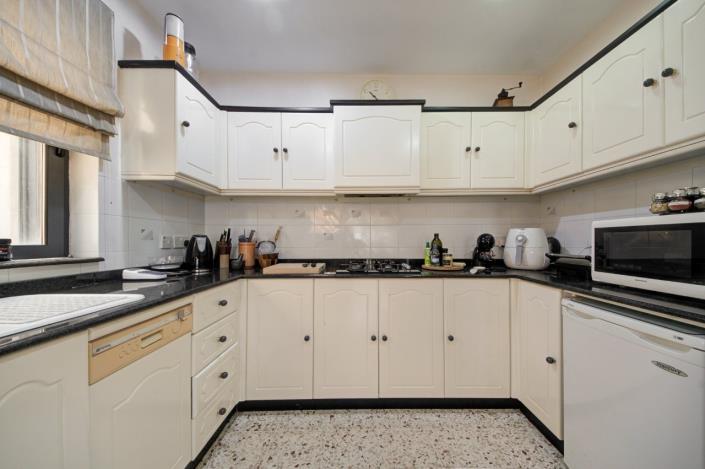 Image No.26-3 Bed Apartment for sale