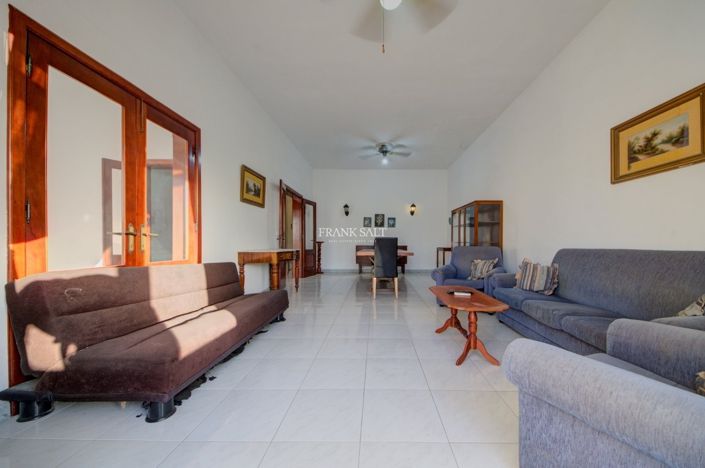 Image No.3-Propriété de 4 chambres à vendre à Sliema