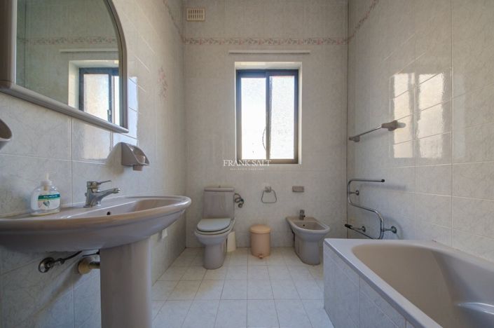 Image No.22-Propriété de 4 chambres à vendre à Sliema