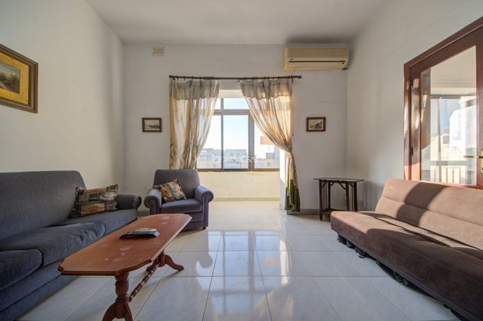Image No.5-Propriété de 4 chambres à vendre à Sliema
