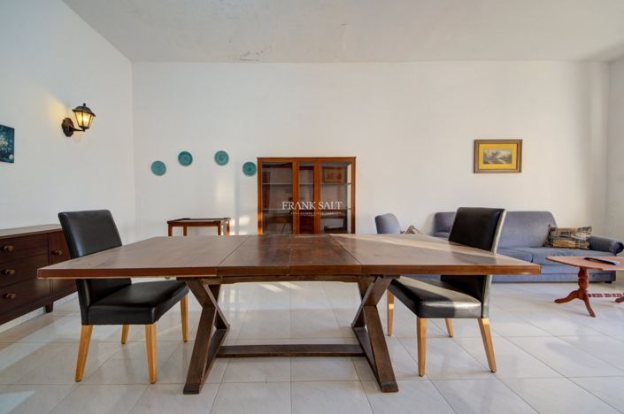 Image No.9-Propriété de 4 chambres à vendre à Sliema