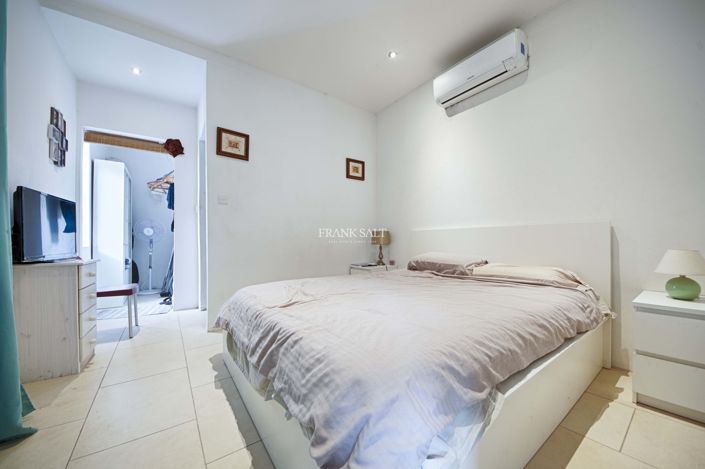 Image No.5-5 Bed Property for sale