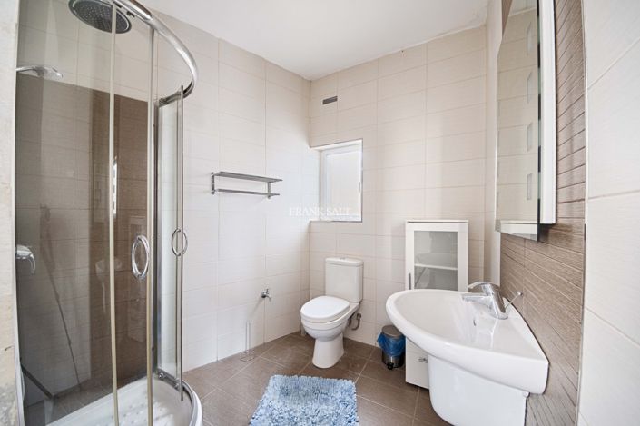 Image No.7-5 Bed Property for sale