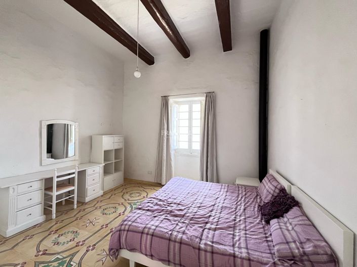 Image No.12-2 Bed Property for sale
