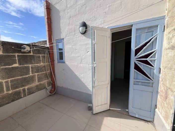 Image No.13-2 Bed Property for sale