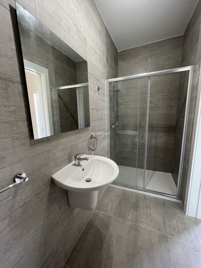 Image No.8-3 Bed Property for sale
