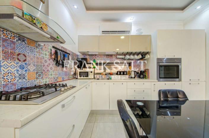 Image No.8-3 Bed Maisonette for sale