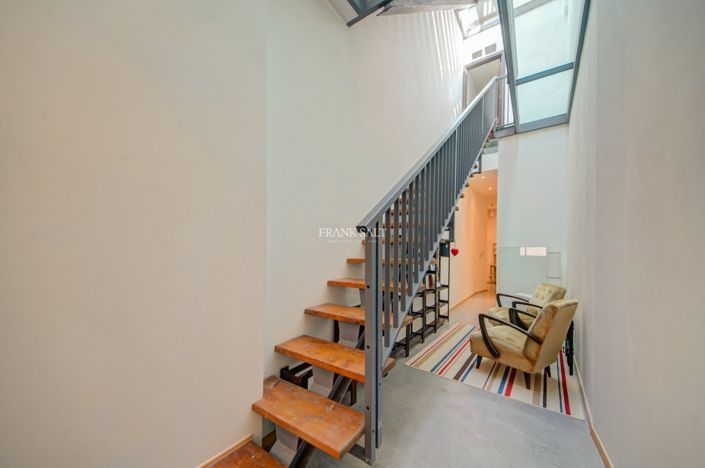 Image No.12-3 Bed Property for sale