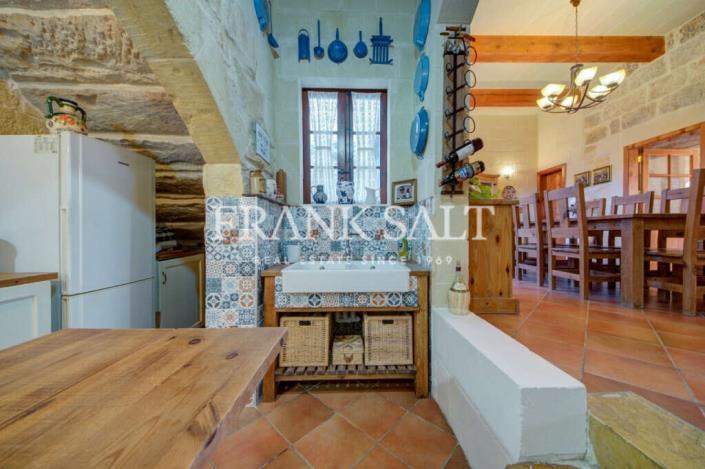 Image No.15-4 Bed Farmhouse for sale