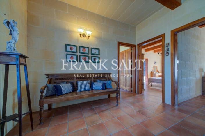 Image No.18-4 Bed Farmhouse for sale