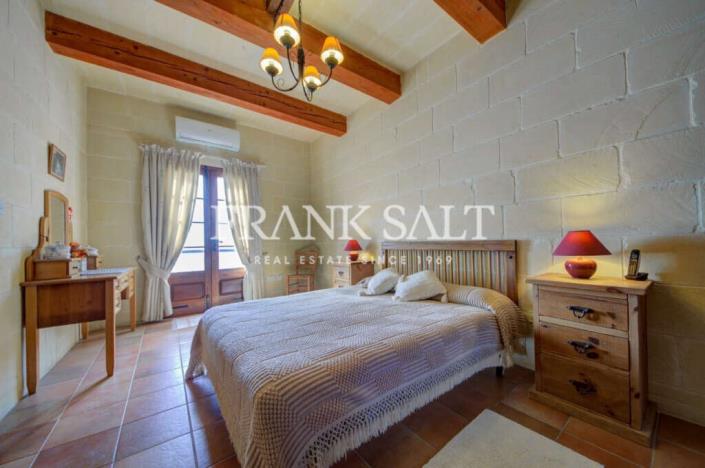 Image No.19-4 Bed Farmhouse for sale